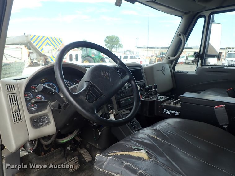 image for item DE1043 2010 International WorkStar 7500 dump truck