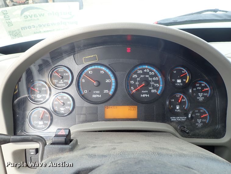 image for item DE1043 2010 International WorkStar 7500 dump truck