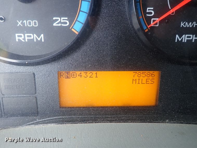 image for item DE1043 2010 International WorkStar 7500 dump truck