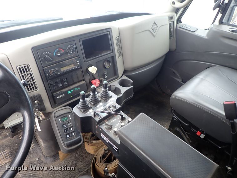 image for item DE1043 2010 International WorkStar 7500 dump truck