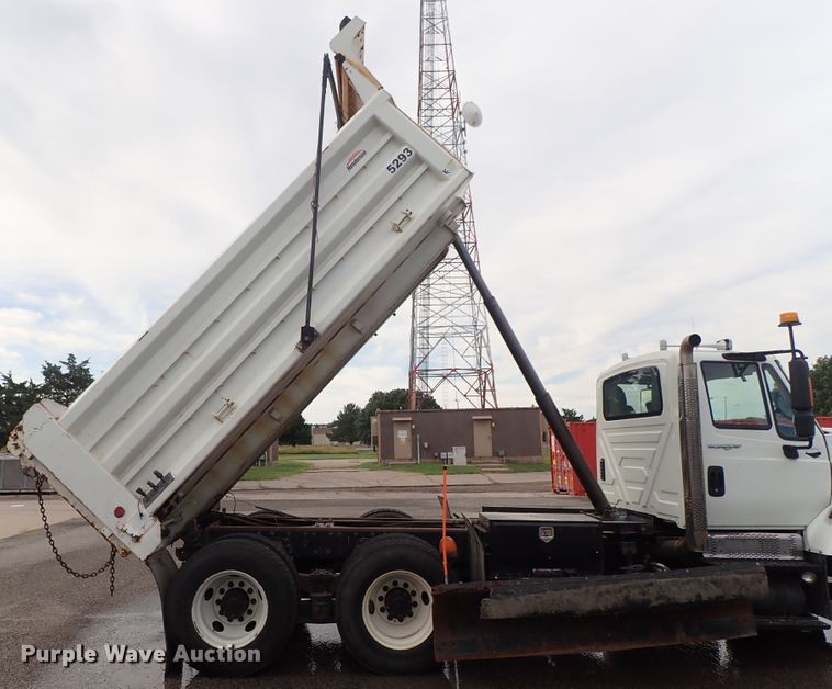 image for item DE1043 2010 International WorkStar 7500 dump truck
