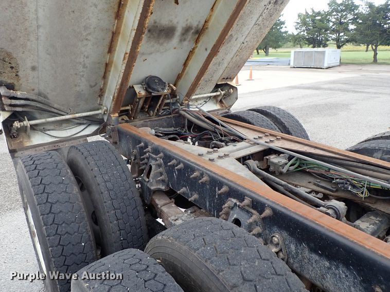 image for item DE1043 2010 International WorkStar 7500 dump truck