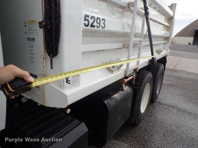 image for item DE1043 2010 International WorkStar 7500 dump truck