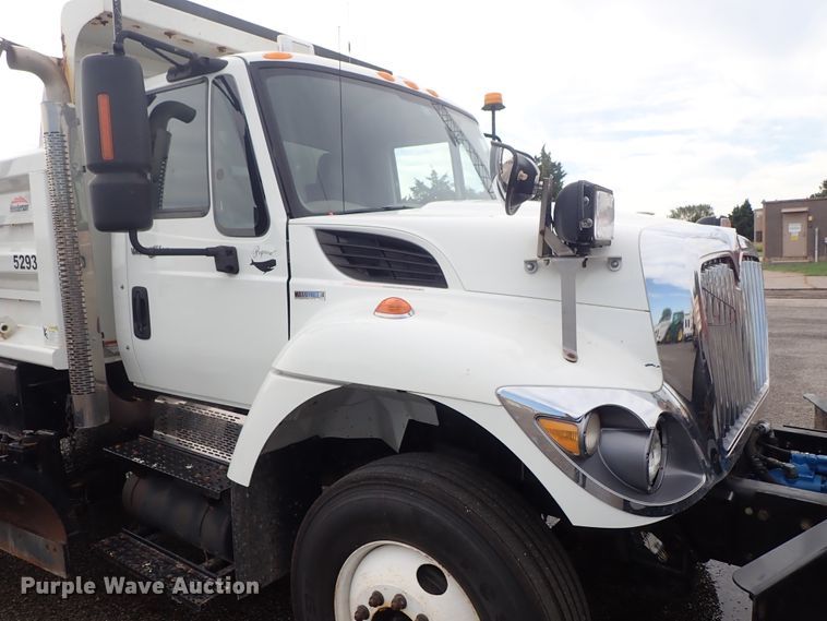 image for item DE1043 2010 International WorkStar 7500 dump truck