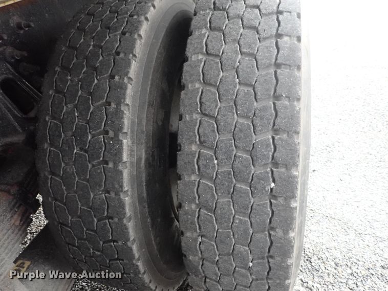 image for item DE1043 2010 International WorkStar 7500 dump truck