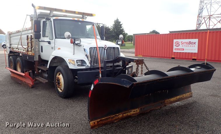 image for item DE1044 2007 International 7400 dump truck