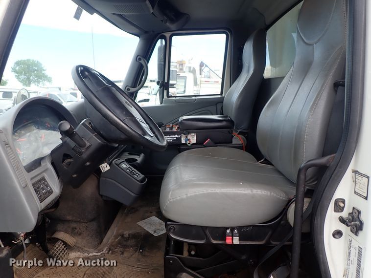 image for item DE1044 2007 International 7400 dump truck