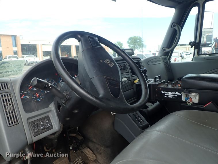 image for item DE1044 2007 International 7400 dump truck