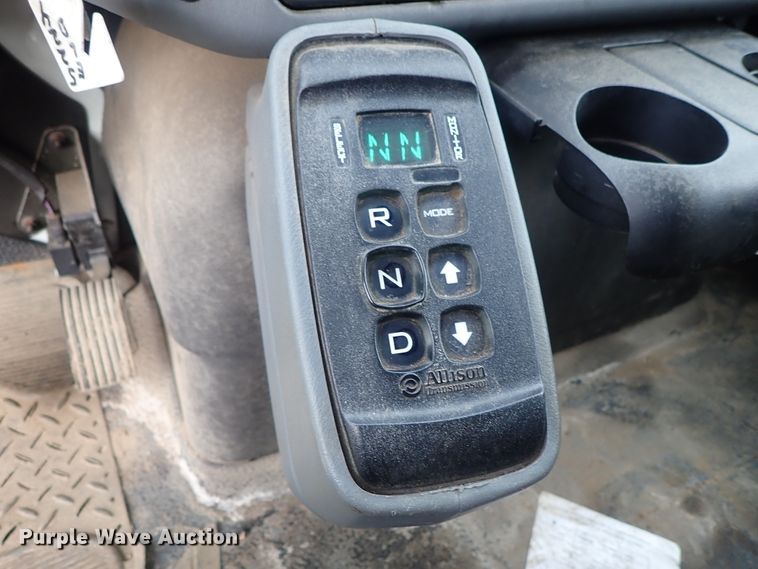 image for item DE1044 2007 International 7400 dump truck