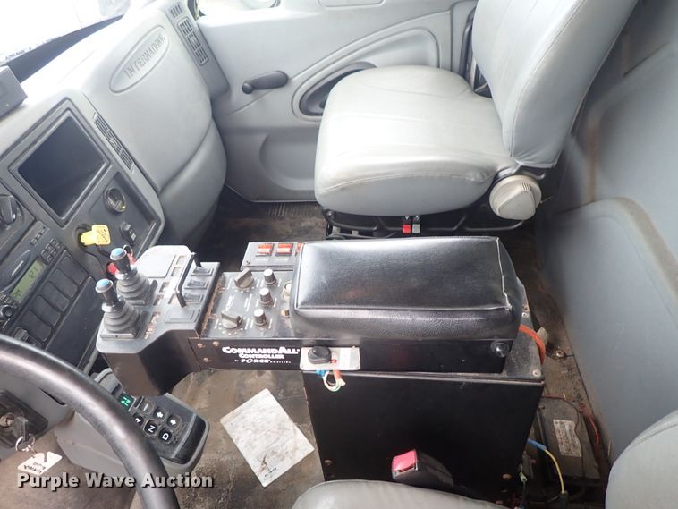 image for item DE1044 2007 International 7400 dump truck