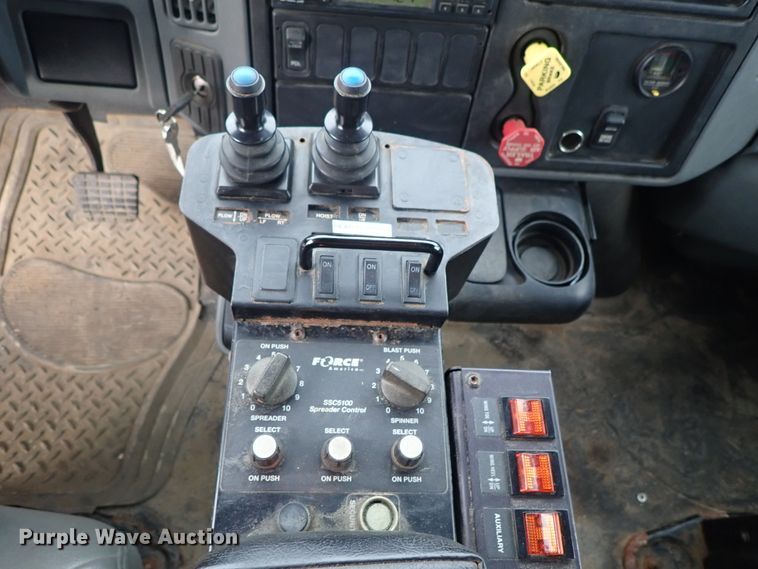 image for item DE1044 2007 International 7400 dump truck