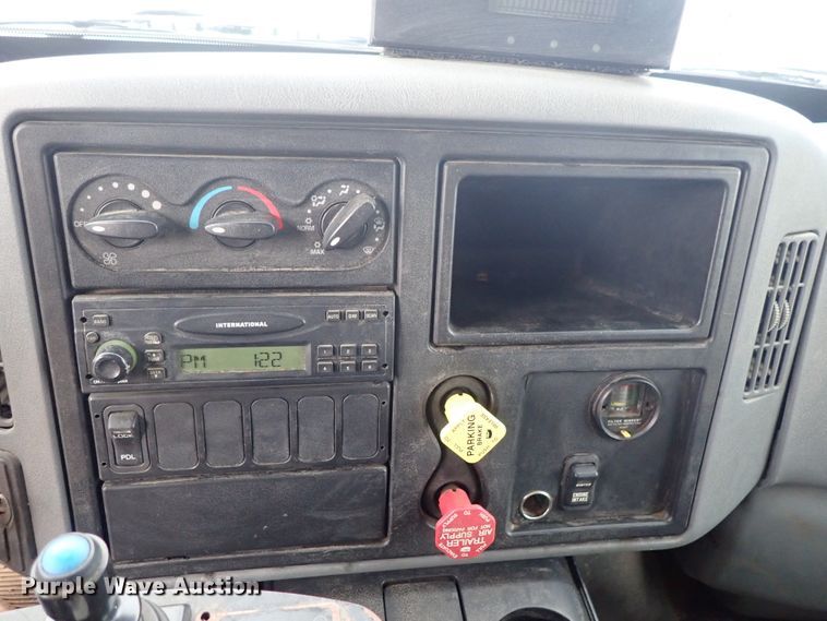 image for item DE1044 2007 International 7400 dump truck