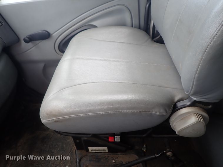 image for item DE1044 2007 International 7400 dump truck