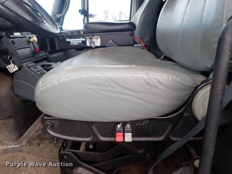 image for item DE1044 2007 International 7400 dump truck