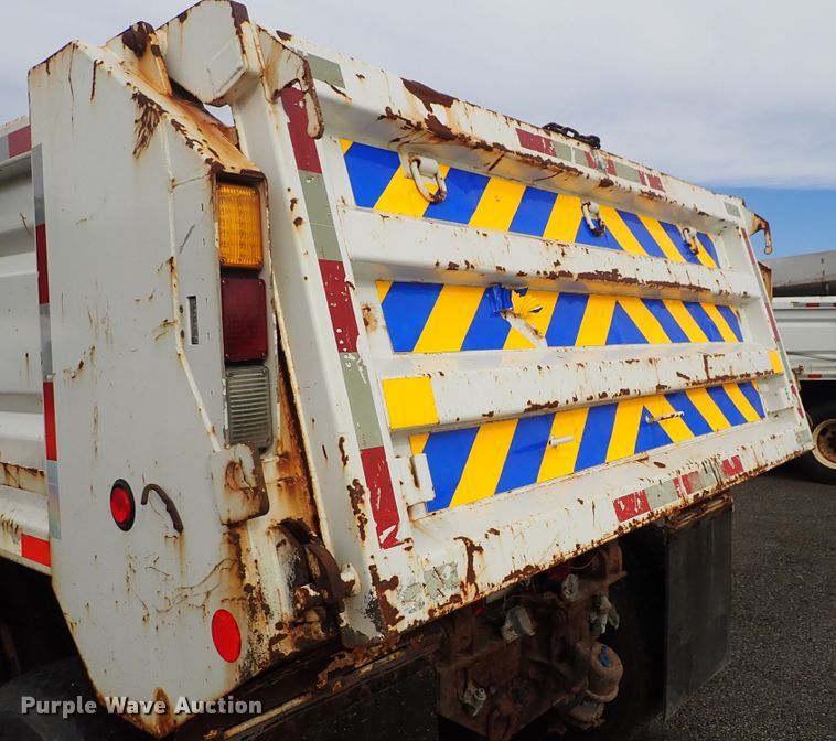 image for item DE1044 2007 International 7400 dump truck