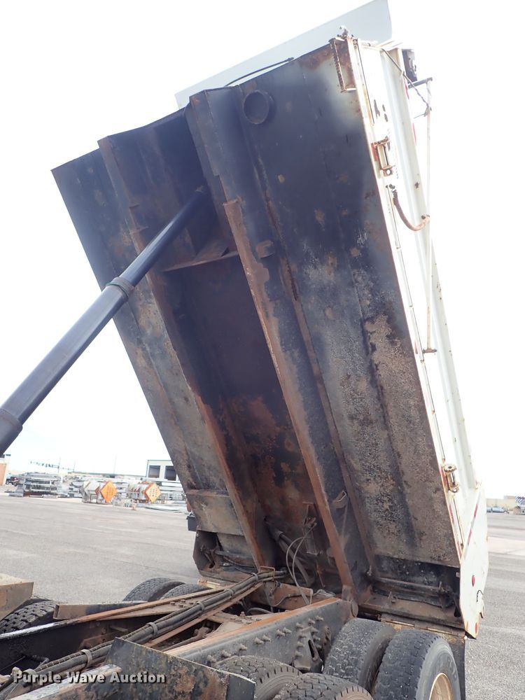 image for item DE1044 2007 International 7400 dump truck