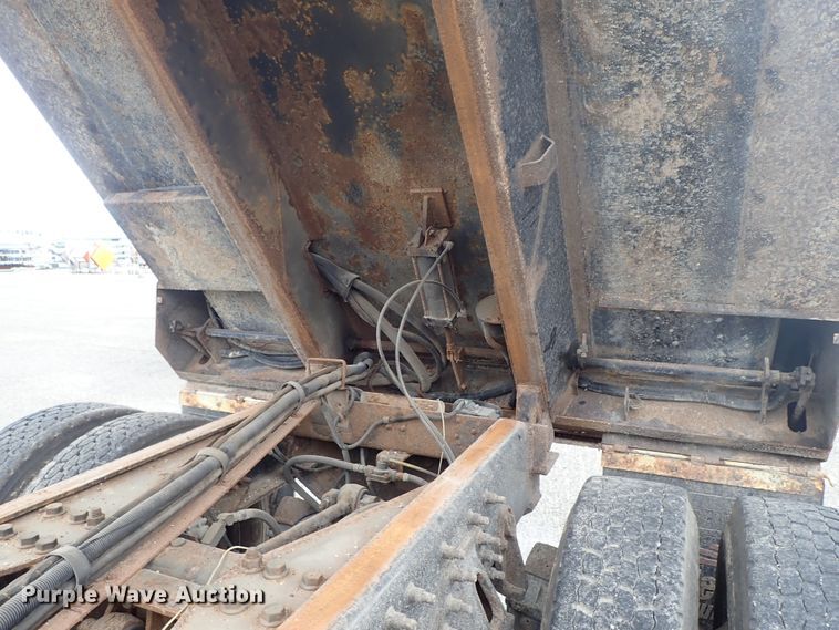 image for item DE1044 2007 International 7400 dump truck