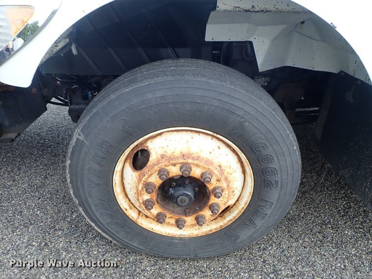 image for item DE1044 2007 International 7400 dump truck