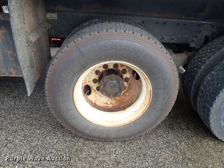 image for item DE1044 2007 International 7400 dump truck