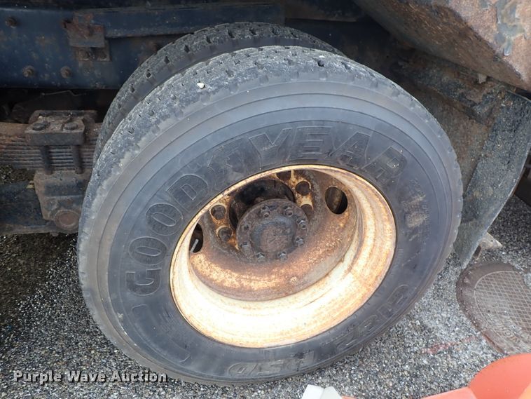 image for item DE1044 2007 International 7400 dump truck