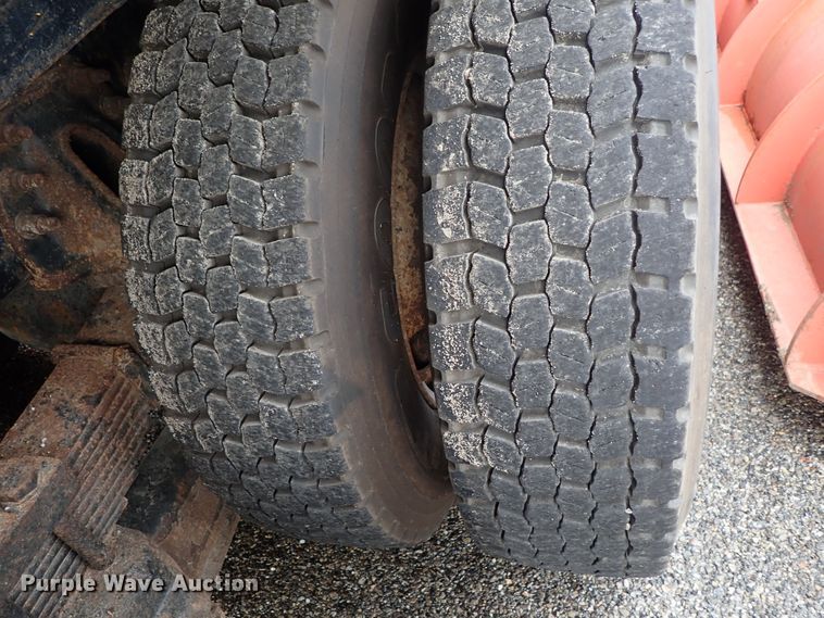 image for item DE1044 2007 International 7400 dump truck