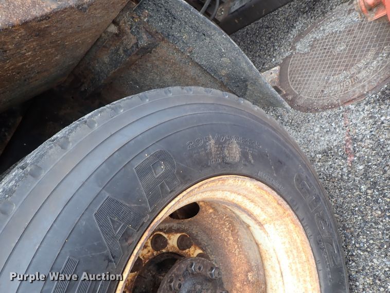 image for item DE1044 2007 International 7400 dump truck