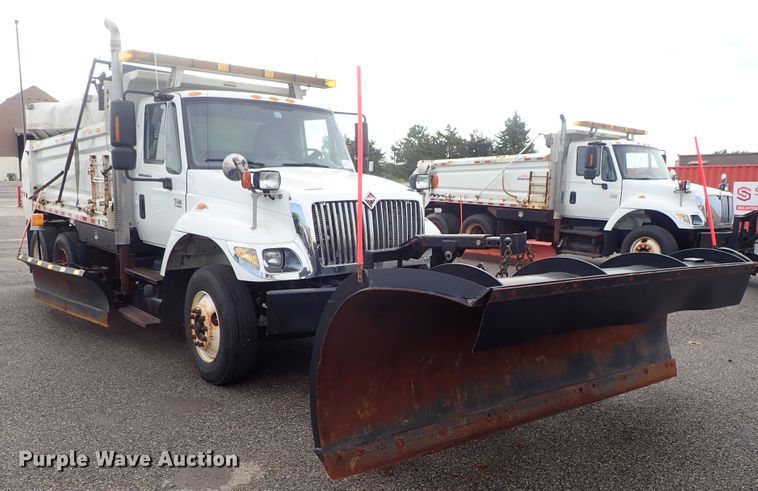 image for item DE1045 2007 International 7400 dump truck