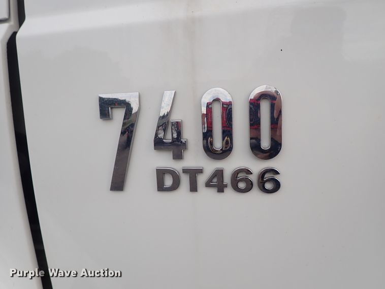 image for item DE1045 2007 International 7400 dump truck