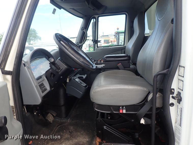 image for item DE1045 2007 International 7400 dump truck