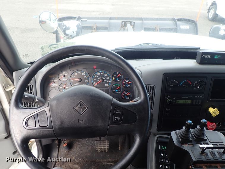 image for item DE1045 2007 International 7400 dump truck