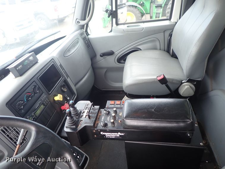 image for item DE1045 2007 International 7400 dump truck