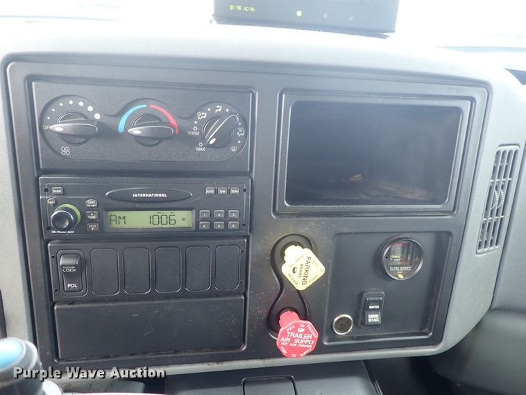 image for item DE1045 2007 International 7400 dump truck