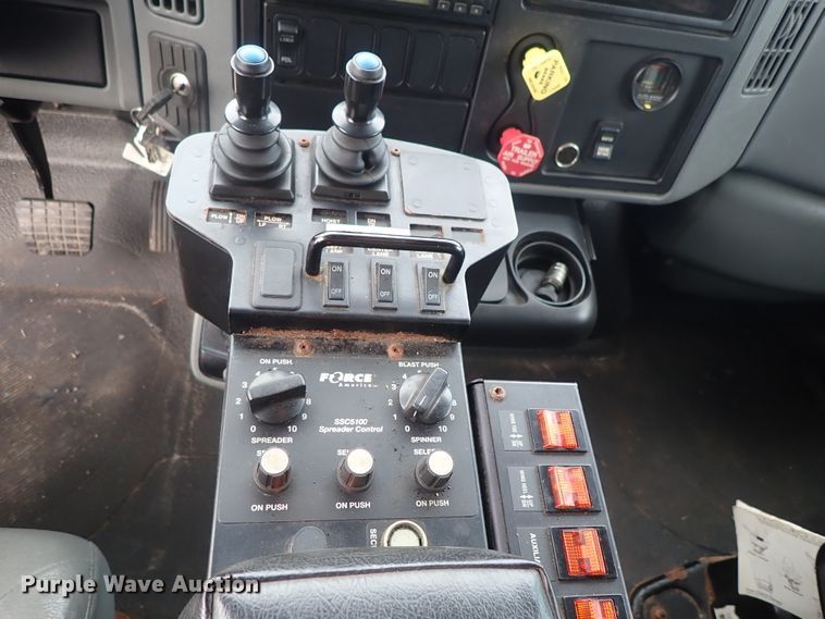 image for item DE1045 2007 International 7400 dump truck