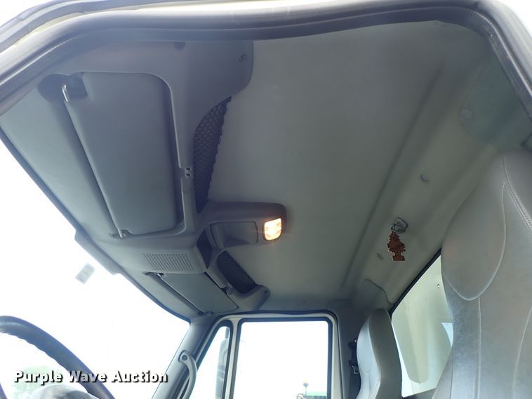 image for item DE1045 2007 International 7400 dump truck