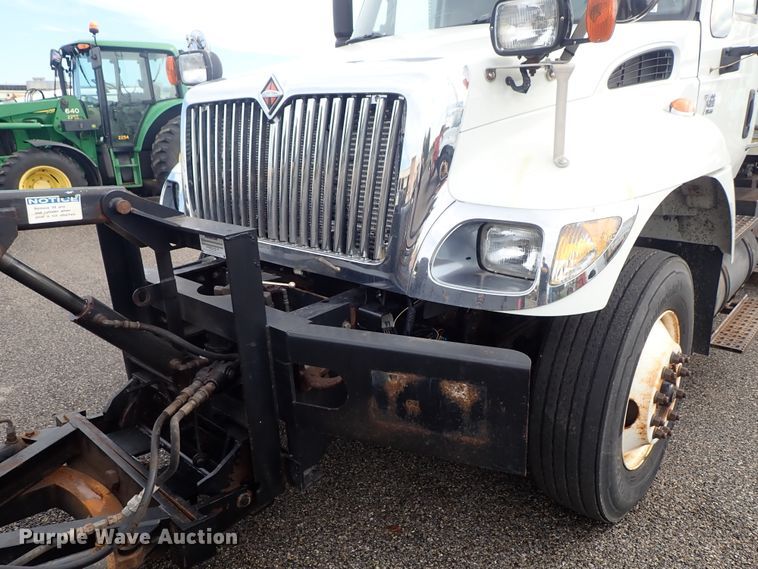 image for item DE1045 2007 International 7400 dump truck