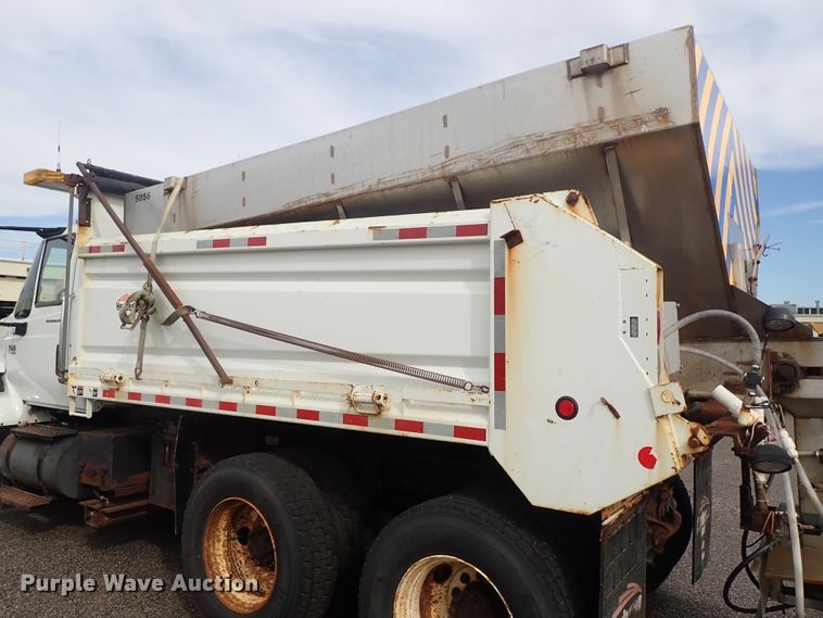 image for item DE1045 2007 International 7400 dump truck