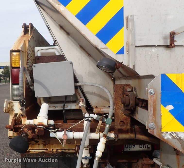 image for item DE1045 2007 International 7400 dump truck