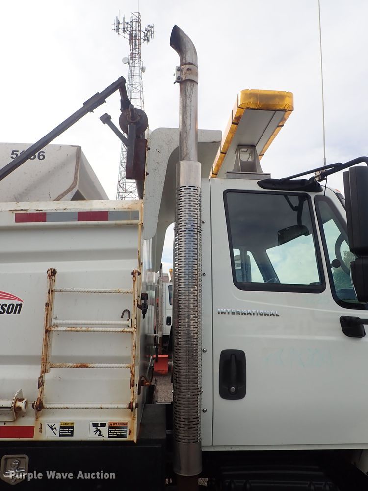 image for item DE1045 2007 International 7400 dump truck