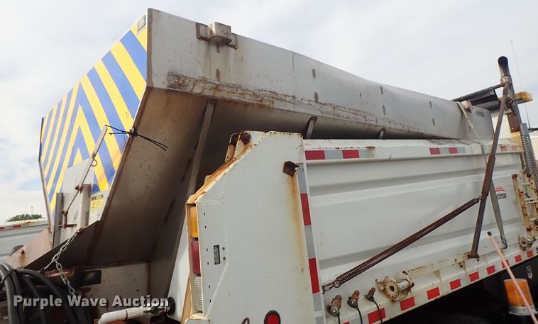 image for item DE1045 2007 International 7400 dump truck