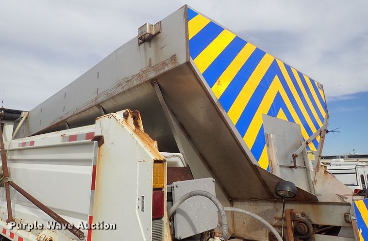 image for item DE1045 2007 International 7400 dump truck