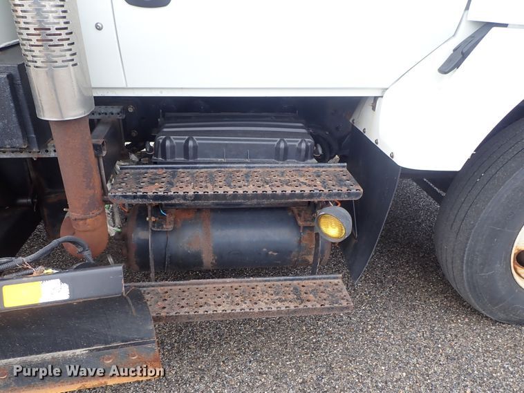 image for item DE1045 2007 International 7400 dump truck