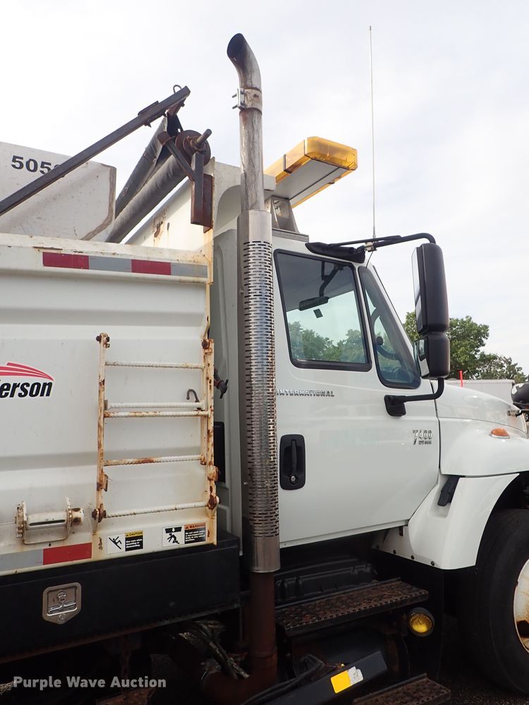 image for item DE1045 2007 International 7400 dump truck