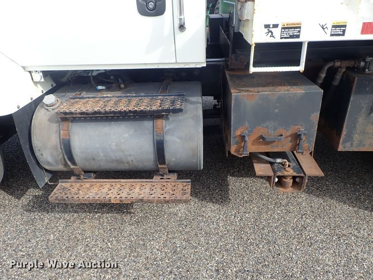 image for item DE1045 2007 International 7400 dump truck