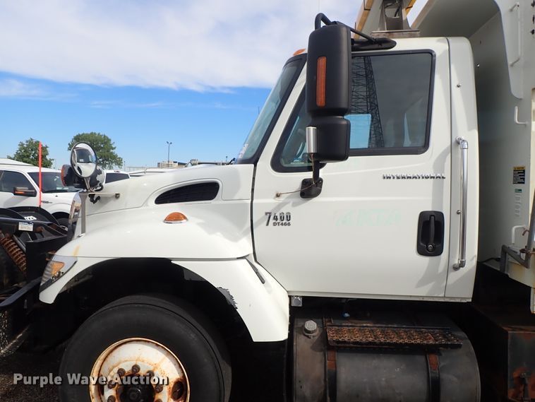 image for item DE1045 2007 International 7400 dump truck