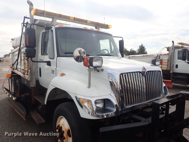 image for item DE1045 2007 International 7400 dump truck