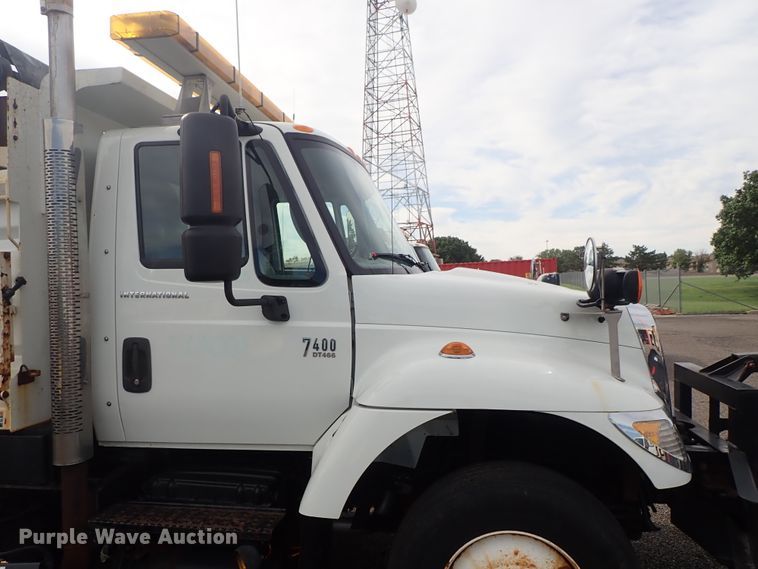 image for item DE1045 2007 International 7400 dump truck