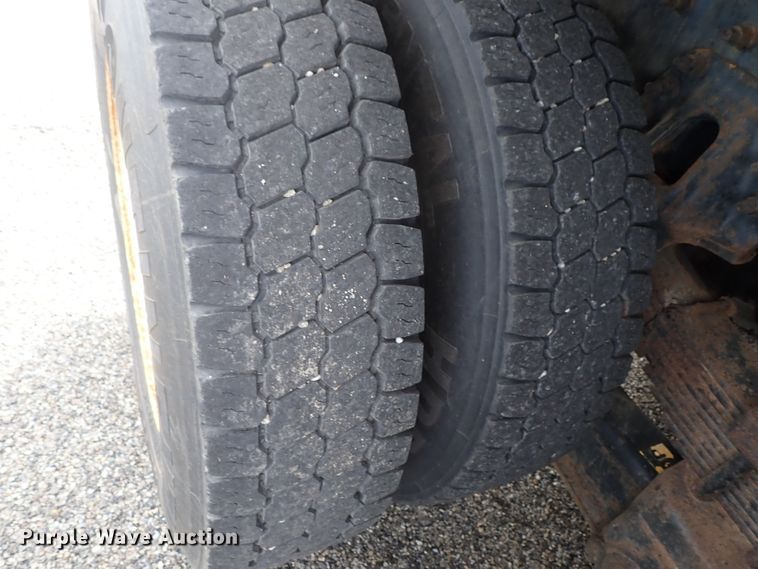 image for item DE1045 2007 International 7400 dump truck