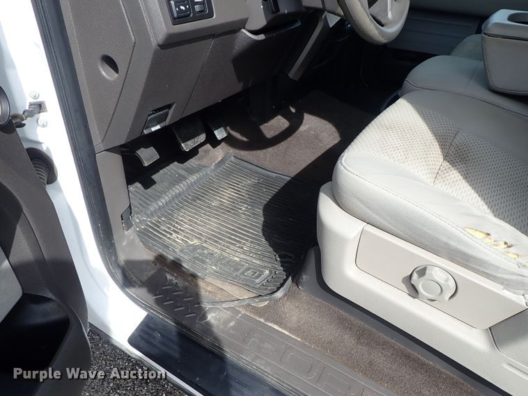 image for item DE1051 2010 Ford F150 pickup truck