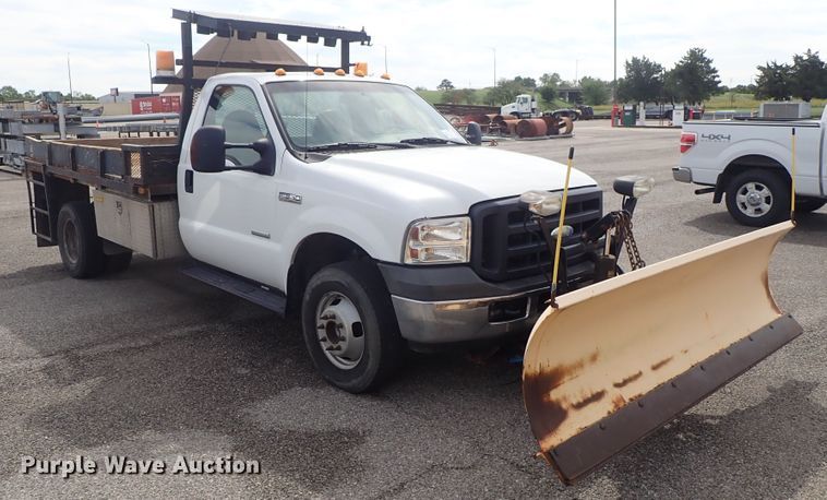 image for item DE1056 2006 Ford F350 Super Duty flat dump bed pickup truck