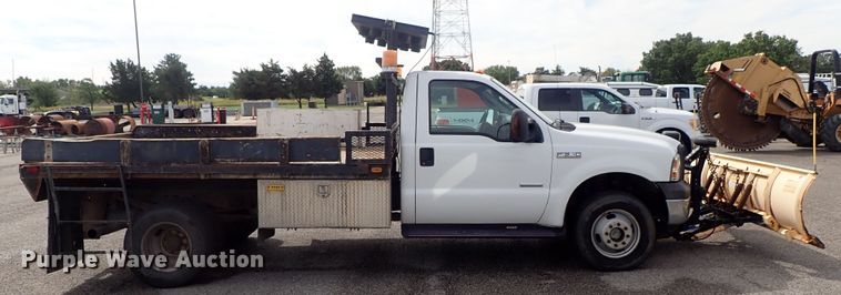 image for item DE1056 2006 Ford F350 Super Duty flat dump bed pickup truck